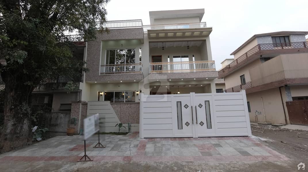 Buy A Centrally Located 1350  Square Feet House In G-9