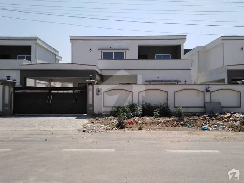 A Stunning House Is Up For Grabs In Gulberg PAF Falcon Complex