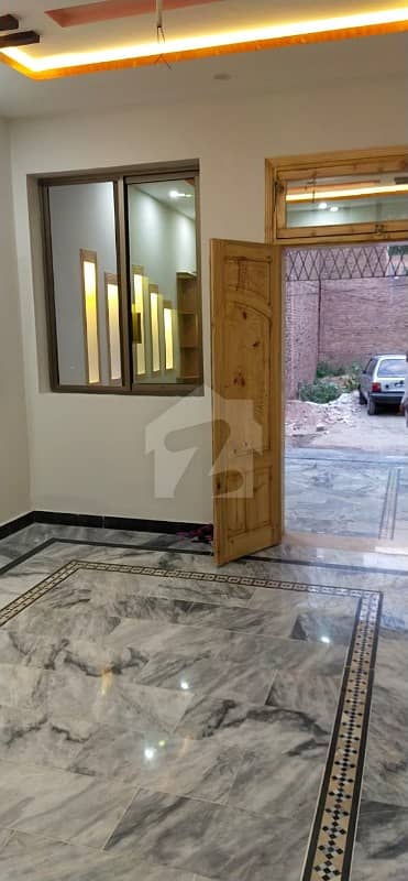 درمنگی ورسک روڈ پشاور میں 5 کمروں کا 4 مرلہ مکان 1.1 کروڑ میں برائے فروخت۔