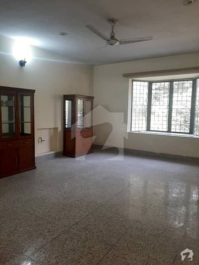 ایف ۔ 11/1 ایف ۔ 11 اسلام آباد میں 6 کمروں کا 1.33 کنال مکان 9 کروڑ میں برائے فروخت۔ ایف ۔ 11/1 ایف ۔ 11 اسلام آباد میں 6 کمروں کا 1.33 کنال مکان 9 کروڑ میں برائے فروخت۔