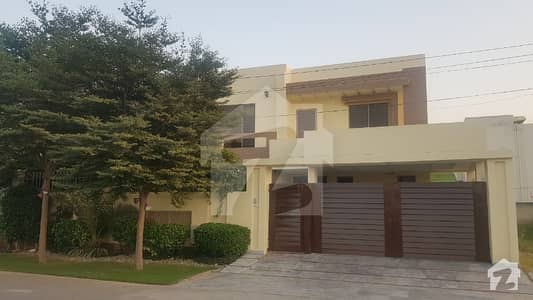 ڈی ایچ اے فیز 8 - بلاک ٹی فیز 8 ڈیفنس (ڈی ایچ اے) لاہور میں 5 کمروں کا 1 کنال مکان 3.8 کروڑ میں برائے فروخت۔ ڈی ایچ اے فیز 8 - بلاک ٹی فیز 8 ڈیفنس (ڈی ایچ اے) لاہور میں 5 کمروں کا 1 کنال مکان 3.8 کروڑ میں برائے فروخت۔