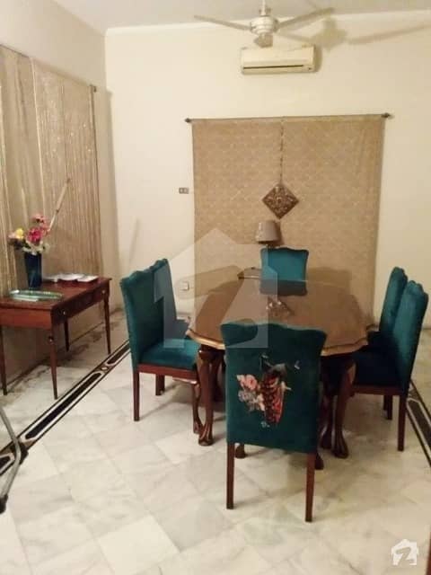 1 Room With Tv Lounge Kitchen For Female Only