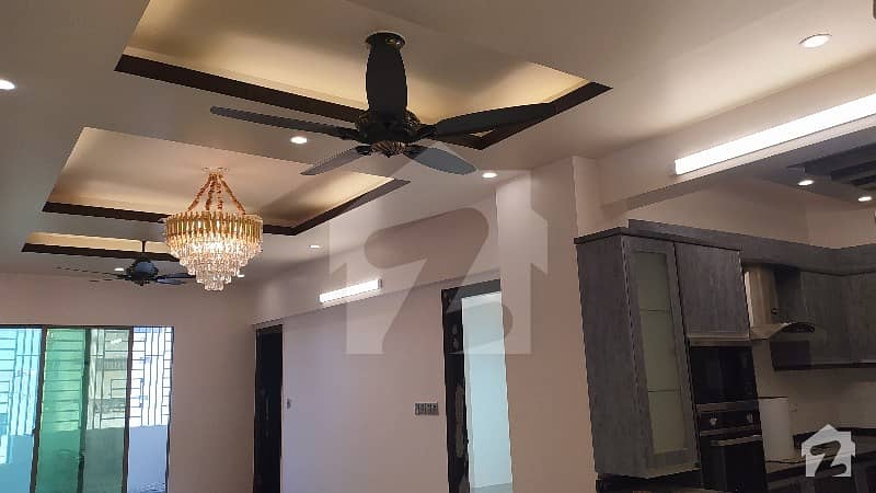 بہادر آباد گلشنِ اقبال ٹاؤن کراچی میں 3 کمروں کا 7 مرلہ فلیٹ 2.8 کروڑ میں برائے فروخت۔