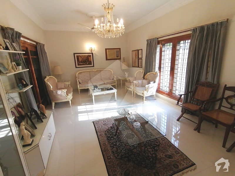300 Yard 4 bedroom bungalow for Sale in Dha Phase 4