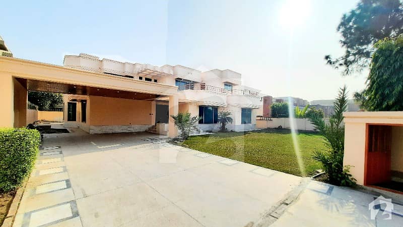 Double Unit 2 Kanal Neat And Clean House At Prime Location Of Phase 2