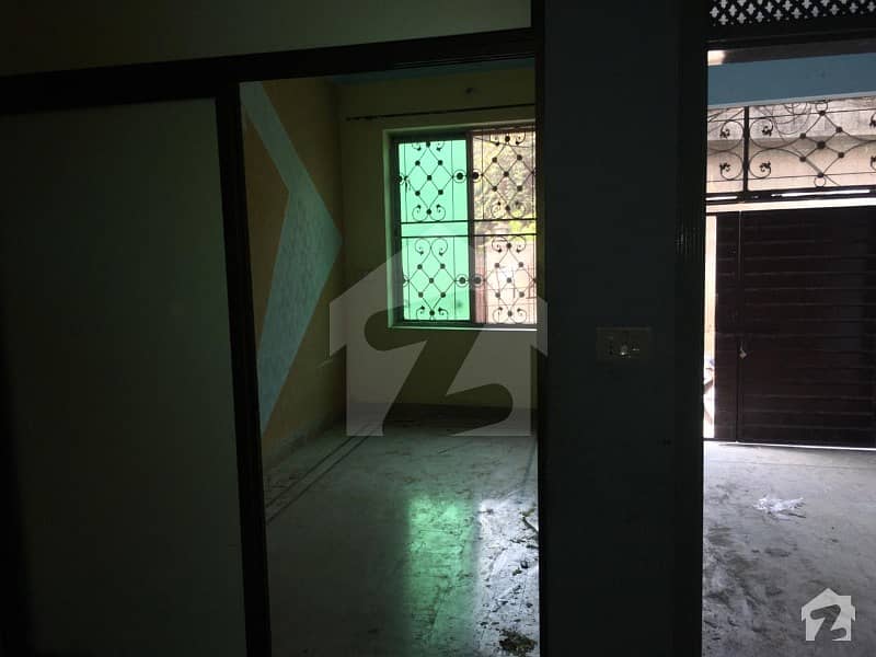 وحدت کالونی لاہور میں 3 کمروں کا 3 مرلہ مکان 30 ہزار میں کرایہ پر دستیاب ہے۔