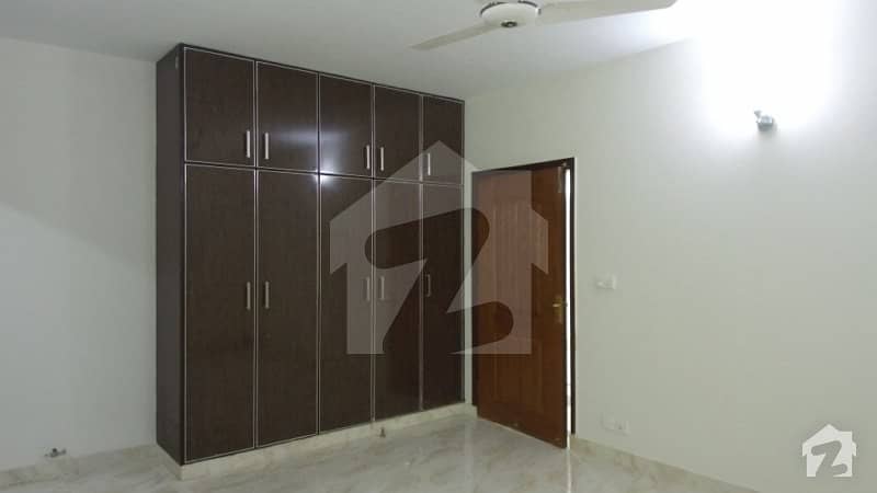 10 Marla 3 Bed Flat For Rent In Beautiful Askari