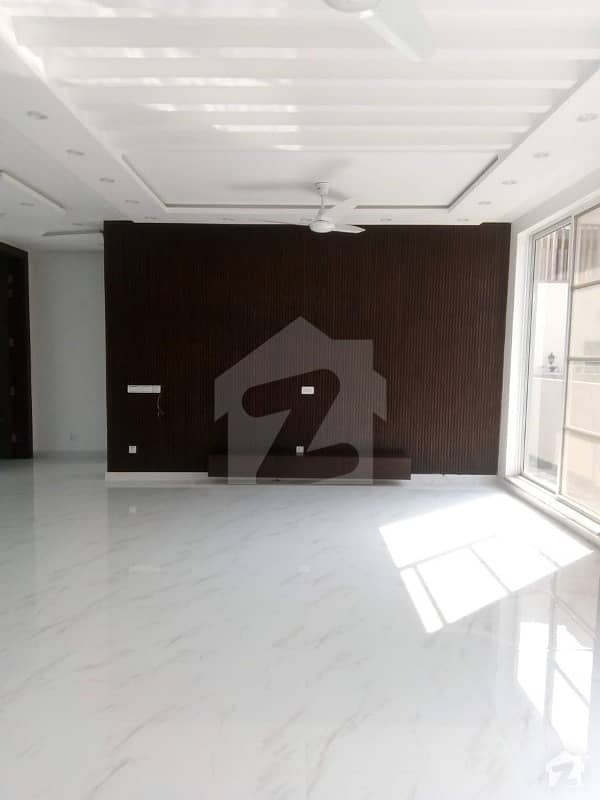 ڈی ایچ اے فیز 6 ڈیفنس (ڈی ایچ اے) لاہور میں 5 کمروں کا 1 کنال مکان 2.7 لاکھ میں کرایہ پر دستیاب ہے۔