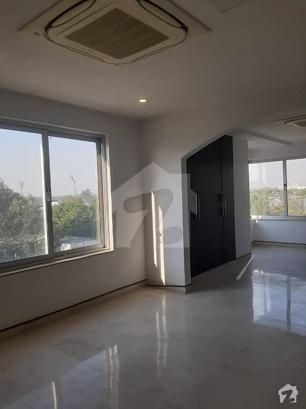 Flat Of 1800  Sq. Ft Is Available For Rent In Gulberg - Lahore