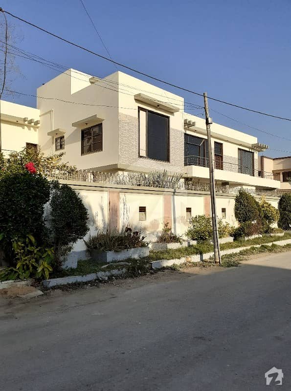 600 Yards Incomparable Spectacular Just Like New Bungalow For Sale In Dha Ph7
