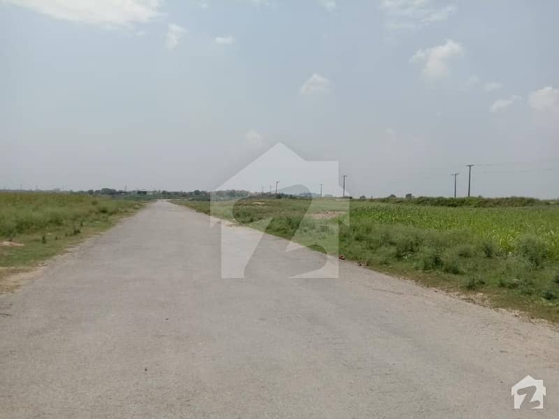 I-15/2 Near By Park 25x50 Level Plot For Sale