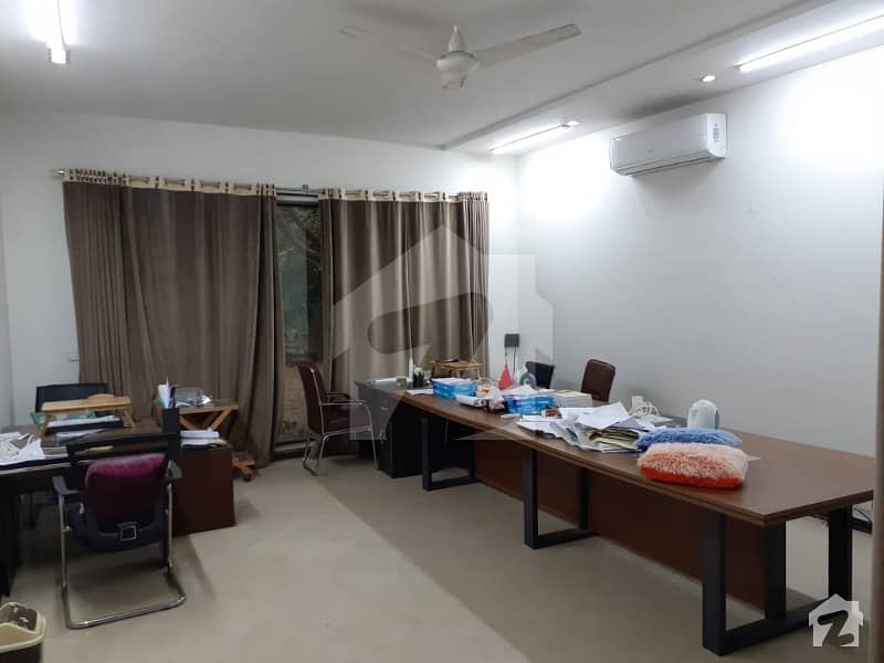 ڈی ایچ اے فیز 5 ڈیفنس (ڈی ایچ اے) لاہور میں 4 کمروں کا 2 کنال مکان 4.75 لاکھ میں کرایہ پر دستیاب ہے۔