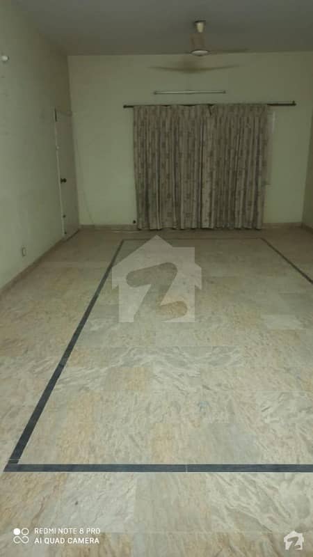 نارتھ کراچی - سیکٹر 11-C/1 نارتھ کراچی کراچی میں 8 کمروں کا 17 مرلہ مکان 4 کروڑ میں برائے فروخت۔