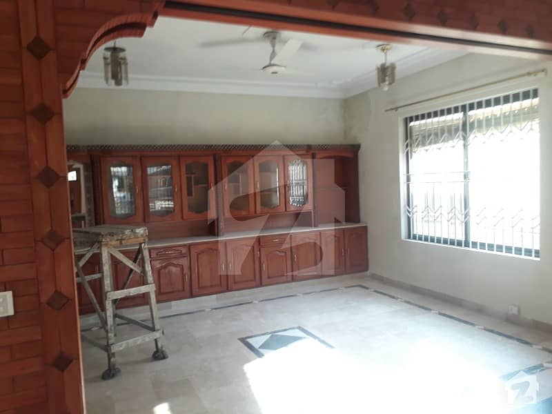 600 Sq Yd Beautiful Upper Portion For Rent In F-10/2 Islamabad  3 Beds With 3attached Bath