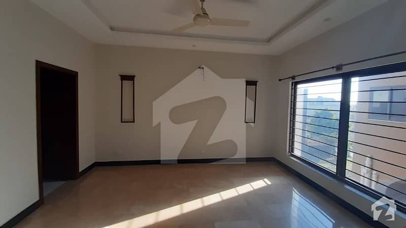 D-12/4 Out Class Location Upper Portion For Rent