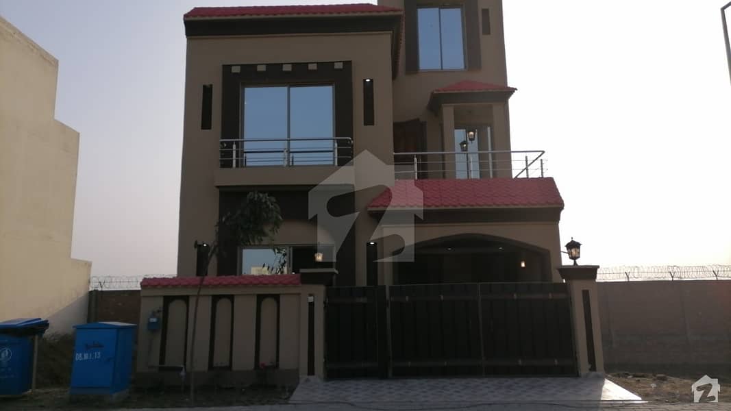 5 Marla Double Storey Facing Park House For Sale in Eastern Bahria Orchard