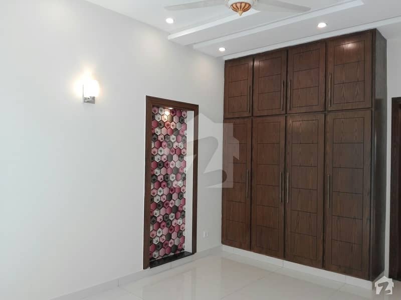 گلریز ہاؤسنگ سکیم راولپنڈی میں 5 کمروں کا 10 مرلہ مکان 1.8 کروڑ میں برائے فروخت۔