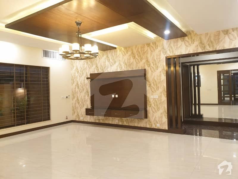 Commercial House Is Available For Rent 2 Kanal