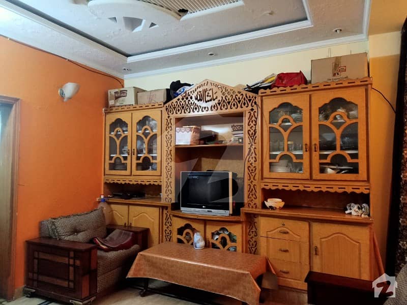 ایجوکیشن ٹاؤن لاہور میں 4 کمروں کا 5 مرلہ مکان 99 لاکھ میں برائے فروخت۔