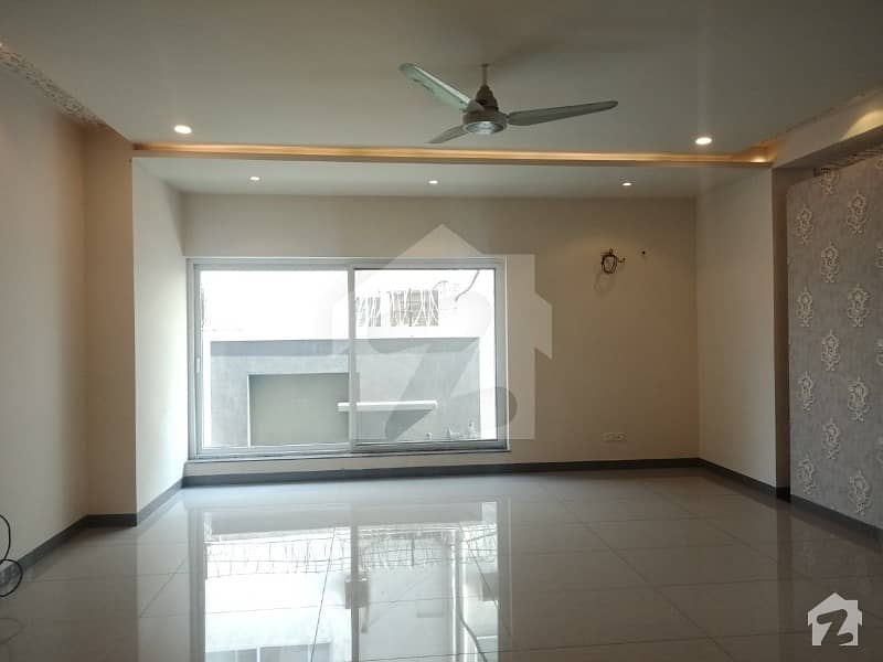 Commercial House Is Available For Rent 2 Kanal