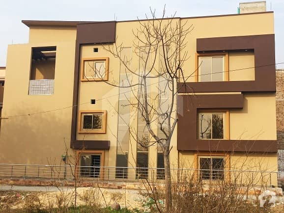 اوپی ایف ہاوسنگ سکیم پشاور میں 9 کمروں کا 7 مرلہ مکان 2.8 کروڑ میں برائے فروخت۔
