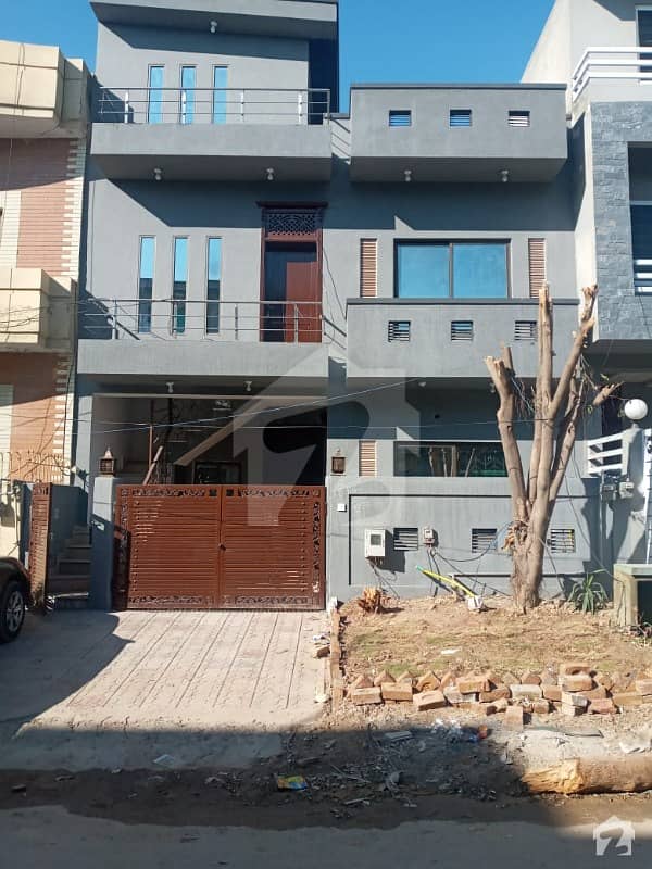 House Of 1000 Square Feet For Sale In G13