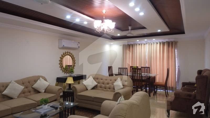 گلبرگ لاہور میں 3 کمروں کا 9 مرلہ فلیٹ 3.6 لاکھ میں کرایہ پر دستیاب ہے۔