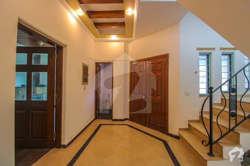10 Marla Well Mentioned House For Rent In Dha Phase 4