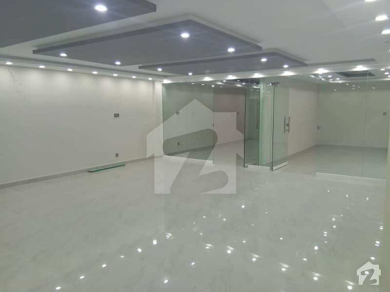ایف ۔ 8 مرکز ایف ۔ 8 اسلام آباد میں 1 کمرے کا 7 مرلہ دفتر 3.5 کروڑ میں برائے فروخت۔