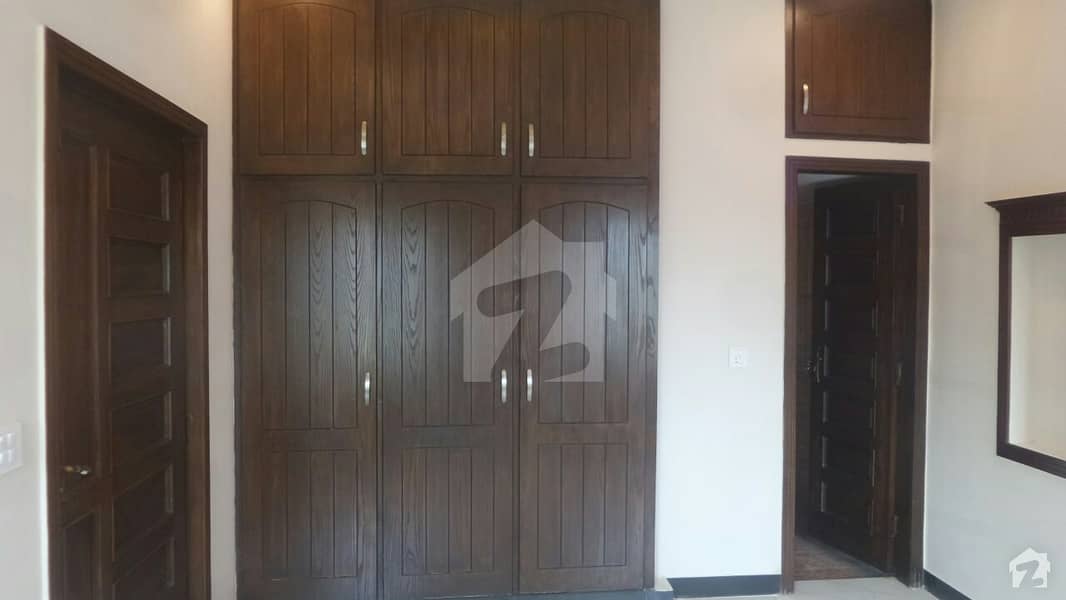 20 Marla Upper Portion In Central E-11 For Rent