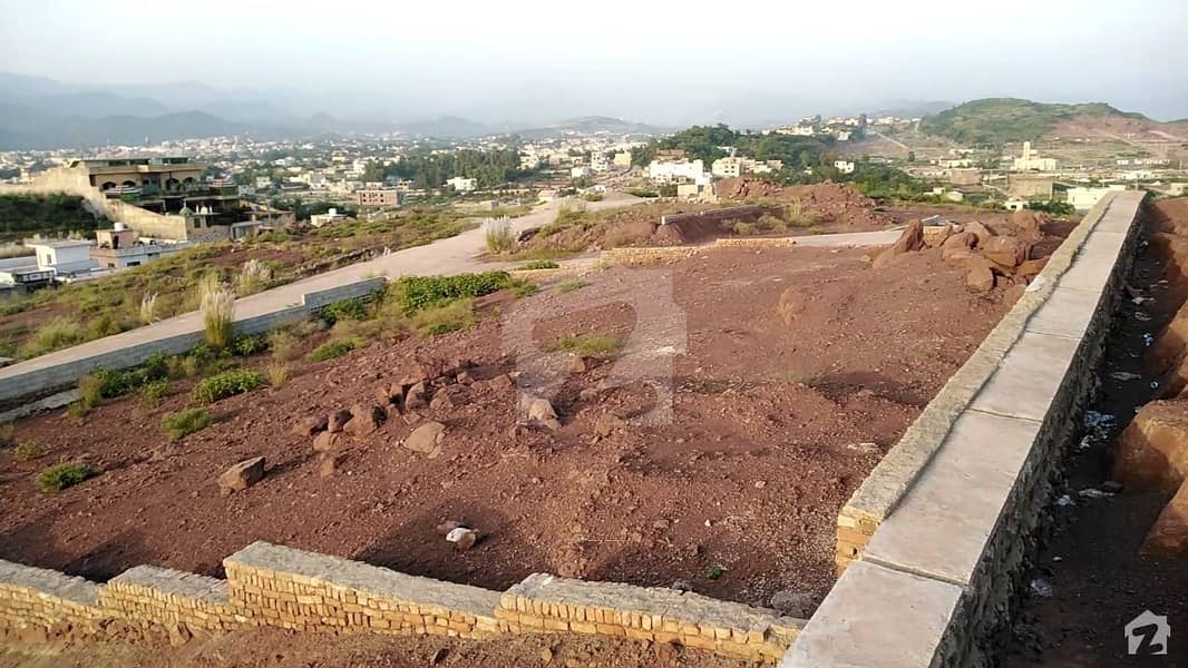 2 Kanal Corner Plot Is Available For Sale