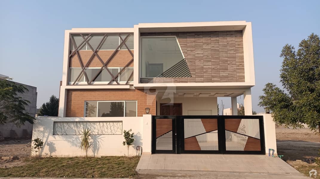 10 Marla House Ideally Situated In Multan Public School Road