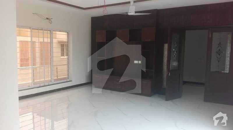 ڈی ایچ اے فیز 2 ڈیفنس (ڈی ایچ اے) لاہور میں 4 کمروں کا 1 کنال بالائی پورشن 48 ہزار میں کرایہ پر دستیاب ہے۔