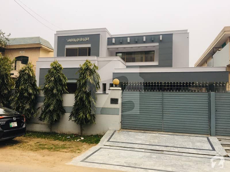 1 Kanal Luxurious Bungalow For Rent At Prime Location