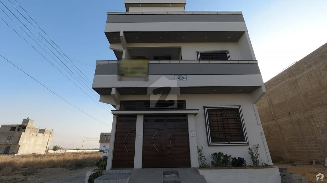 گلشن عثمان ہاؤسنگ سوسائٹی کراچی میں 4 کمروں کا 5 مرلہ مکان 1.4 کروڑ میں برائے فروخت۔