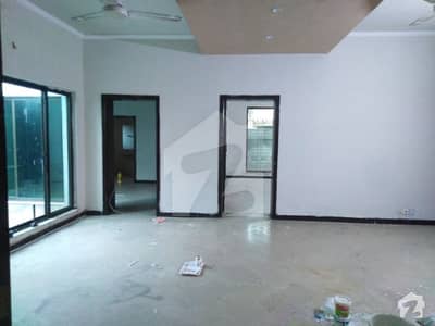 پی اے ایف آفیسرز کالونی کینٹ لاہور میں 3 کمروں کا 1 کنال مکان 55 ہزار میں کرایہ پر دستیاب ہے۔