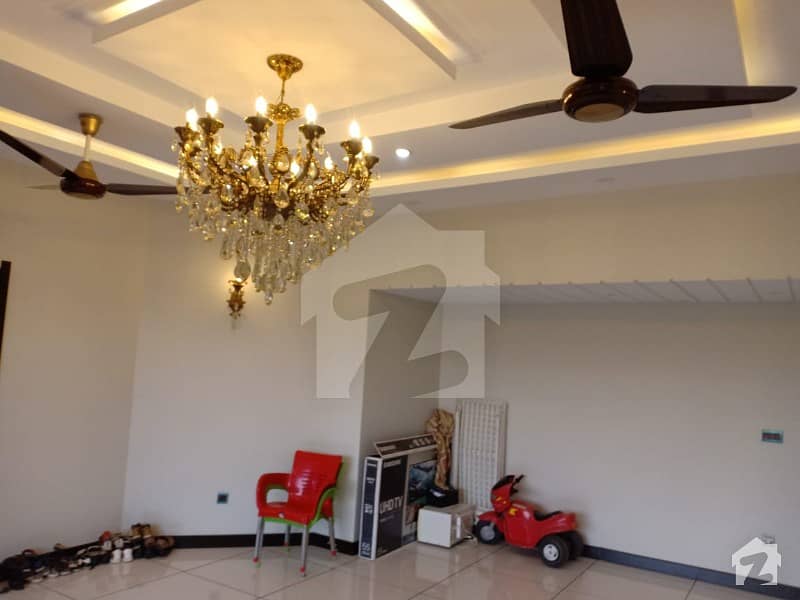 ڈی ایچ اے فیز 7 ایکسٹینشن ڈی ایچ اے ڈیفینس کراچی میں 6 کمروں کا 1 کنال مکان 8.2 کروڑ میں برائے فروخت۔
