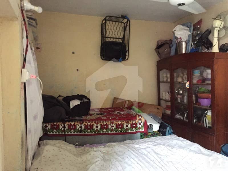 نواں شیر ایبٹ آباد میں 6 کمروں کا 8 مرلہ مکان 80 لاکھ میں برائے فروخت۔