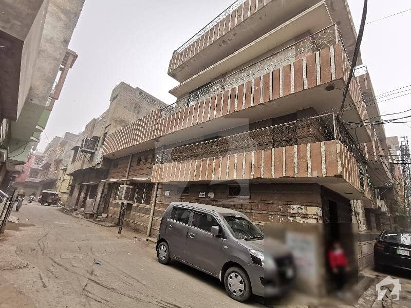 ملک پارک لاہور میں 5 کمروں کا 9 مرلہ مکان 2.5 کروڑ میں برائے فروخت۔