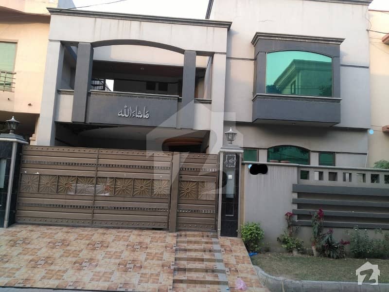جوہر ٹاؤن لاہور میں 5 کمروں کا 12 مرلہ مکان 2.5 کروڑ میں برائے فروخت۔