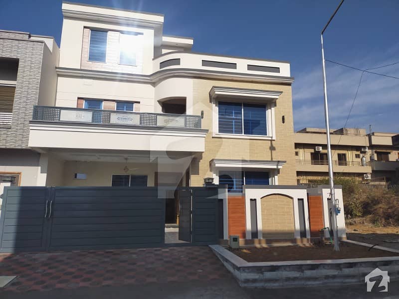 Luxury 35x70 House For Sale In G13