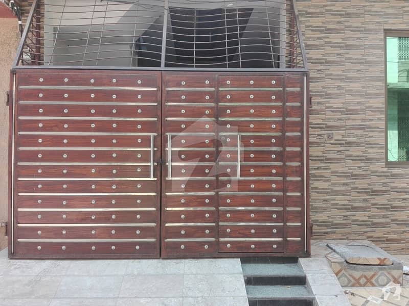 علامہ اقبال ٹاؤن ۔ ستلج بلاک علامہ اقبال ٹاؤن لاہور میں 6 کمروں کا 5 مرلہ مکان 1.75 کروڑ میں برائے فروخت۔