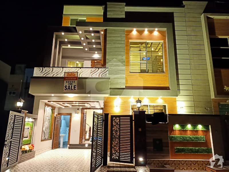 بحریہ ٹاؤن ۔ بلاک اے اے بحریہ ٹاؤن سیکٹرڈی بحریہ ٹاؤن لاہور میں 3 کمروں کا 5 مرلہ مکان 1.39 کروڑ میں برائے فروخت۔