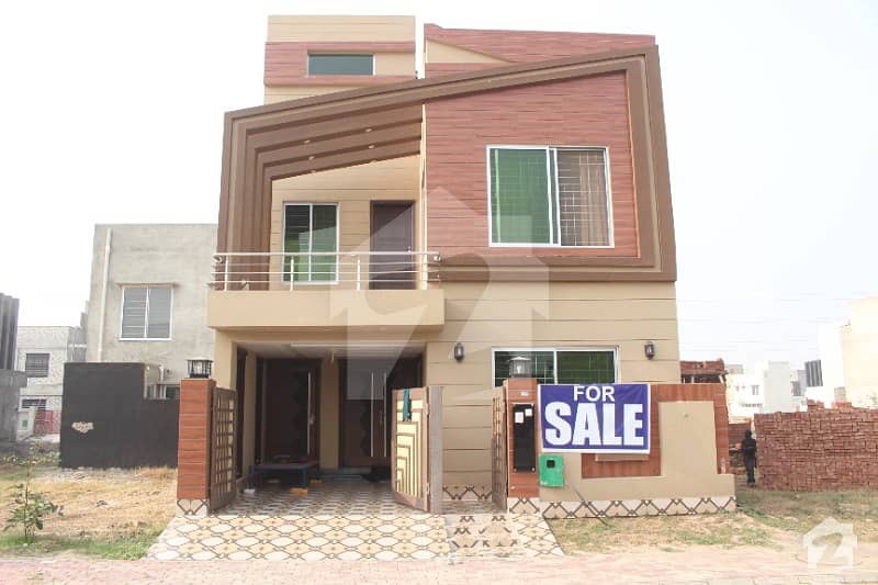 5 Marla Brand New House Available In Bahria Town