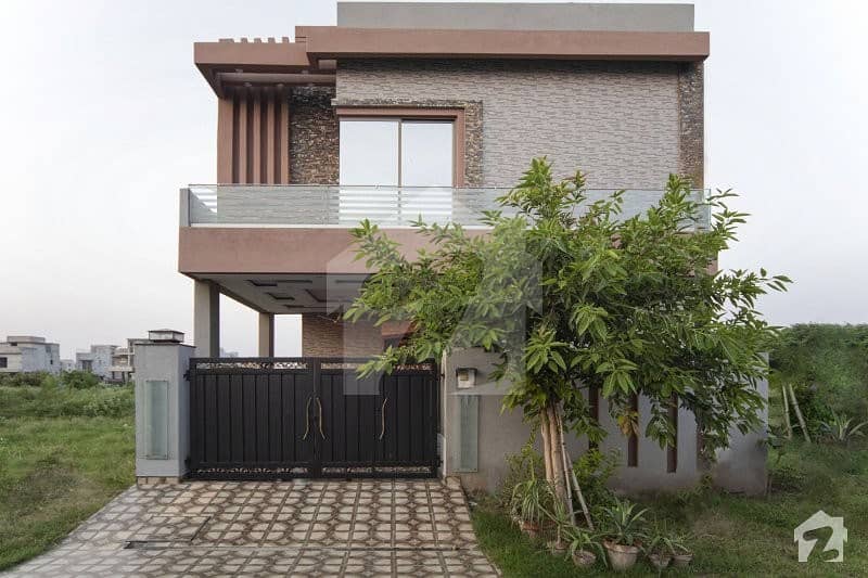 ڈی ایچ اے 9 ٹاؤن ڈیفنس (ڈی ایچ اے) لاہور میں 3 کمروں کا 5 مرلہ مکان 1.4 کروڑ میں برائے فروخت۔