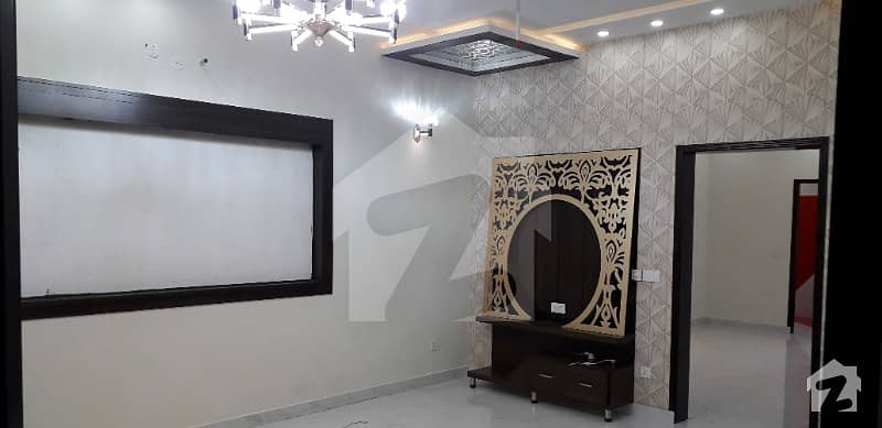 لیک سٹی ۔ سیکٹر ایم ۔ 2اے لیک سٹی رائیونڈ روڈ لاہور میں 5 کمروں کا 10 مرلہ مکان 2.7 کروڑ میں برائے فروخت۔