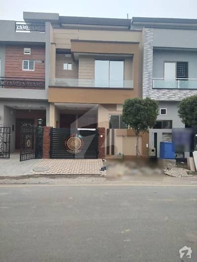 3.5 Marla Brand New House For Sale Very Prime Location Facing Park 3.5 Marla Brand New House For Sale Very Prime Location Facing Park