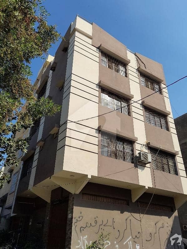 شاہراہِ فیصل کراچی میں 9 کمروں کا 3 مرلہ عمارت 4.5 کروڑ میں برائے فروخت۔