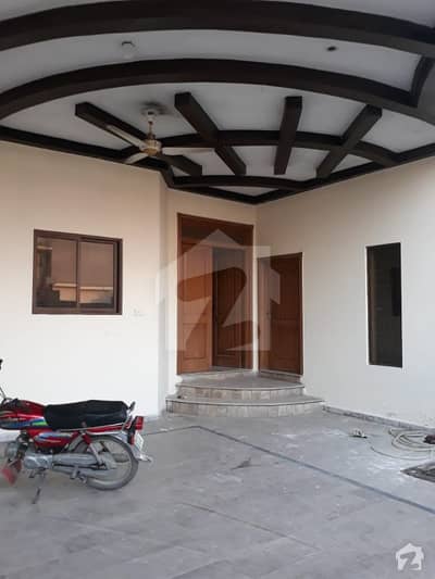 کینال پارک فیصل آباد میں 3 کمروں کا 11 مرلہ زیریں پورشن 35 ہزار میں کرایہ پر دستیاب ہے۔