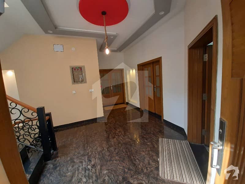بحریہ ٹاؤن - اوورسیز ایکسٹینشن بحریہ ٹاؤن اوورسیز انکلیو بحریہ ٹاؤن لاہور میں 5 کمروں کا 1 کنال مکان 4.25 کروڑ میں برائے فروخت۔